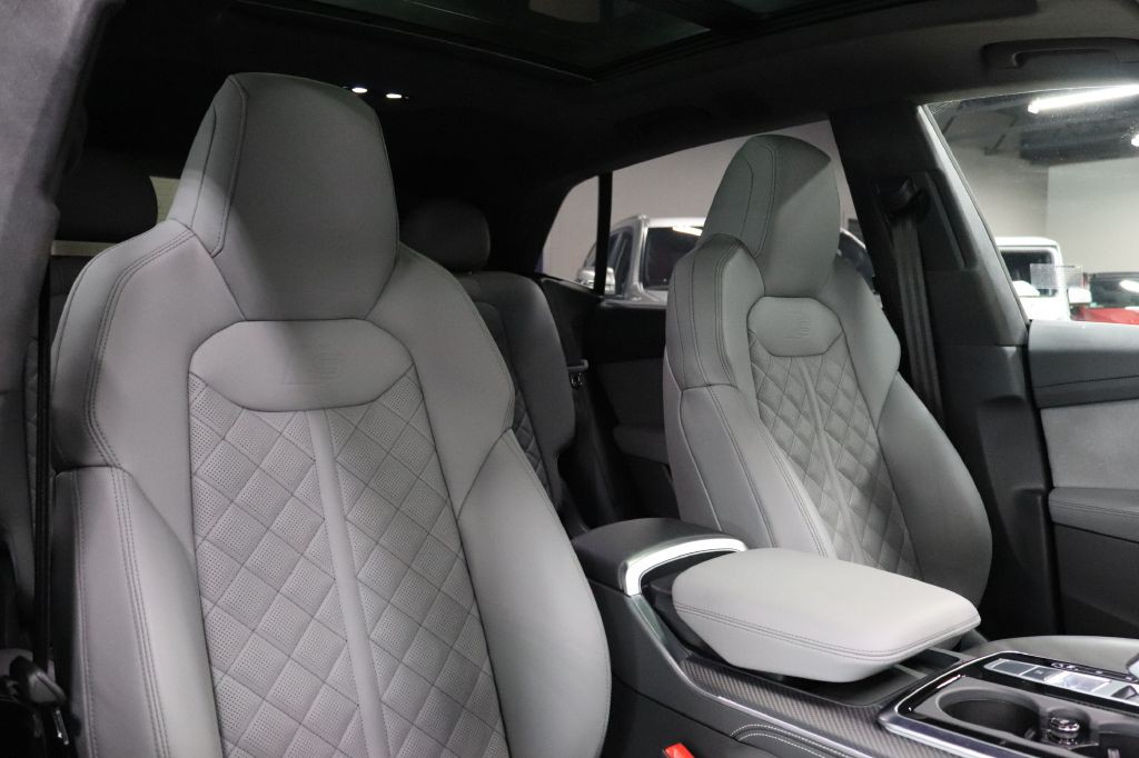 2024 Audi SQ8 Image 23