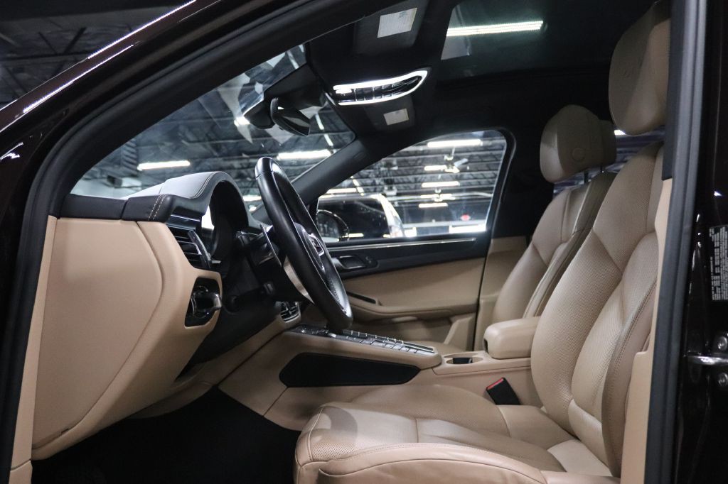 2021 Porsche Macan Image 9