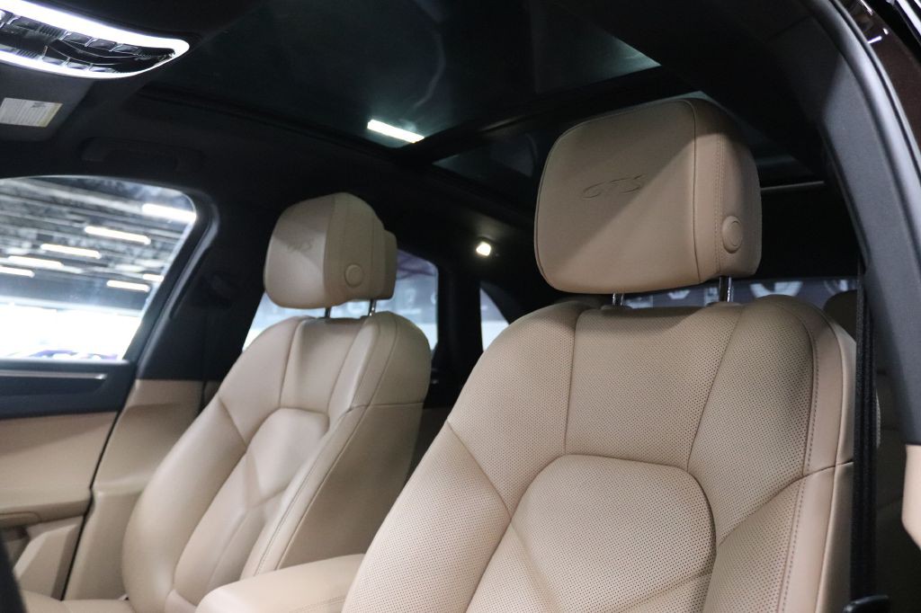 2021 Porsche Macan Image 10