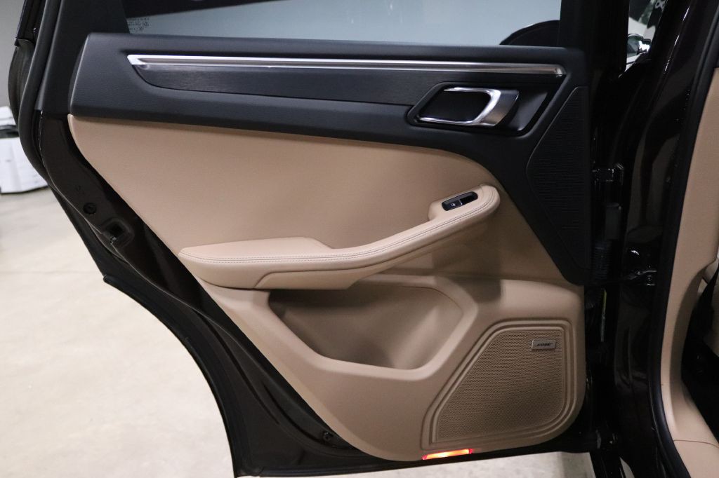2021 Porsche Macan Image 12