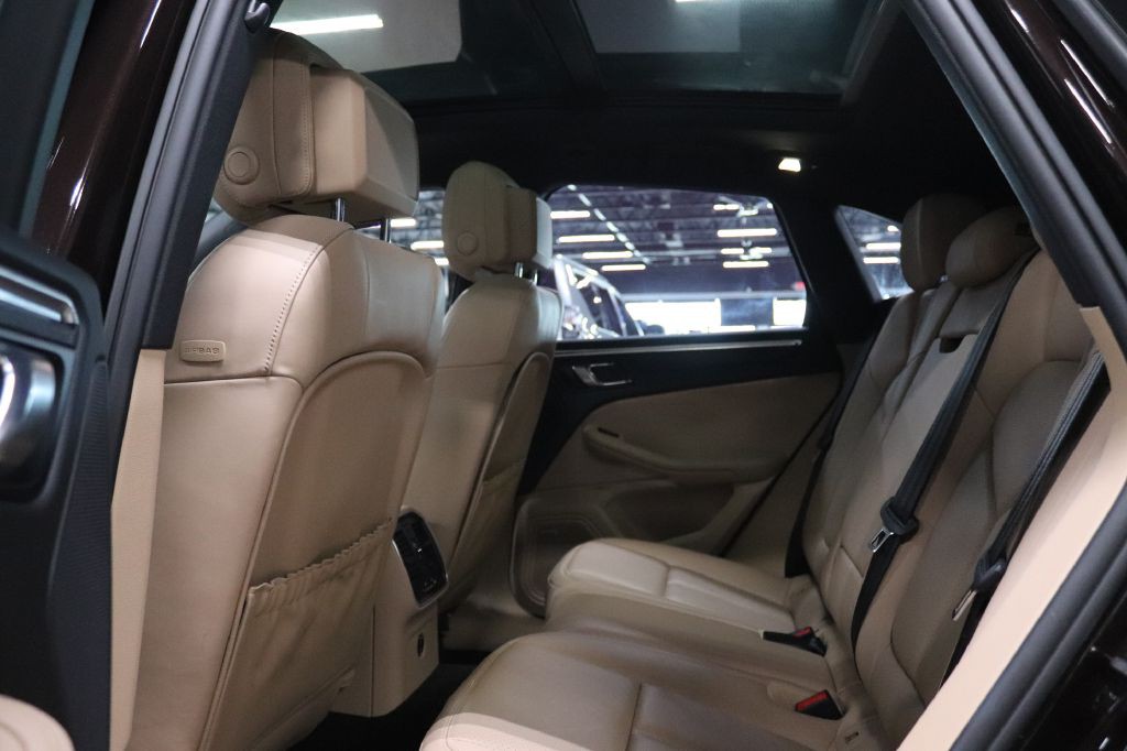2021 Porsche Macan Image 13