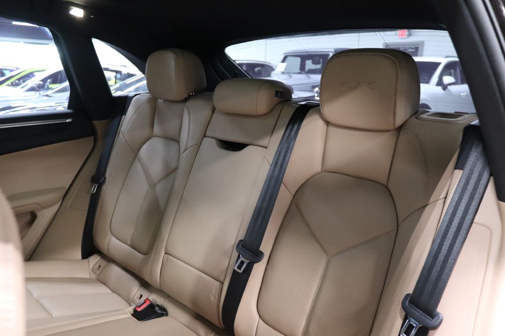 2021 Porsche Macan Image 14
