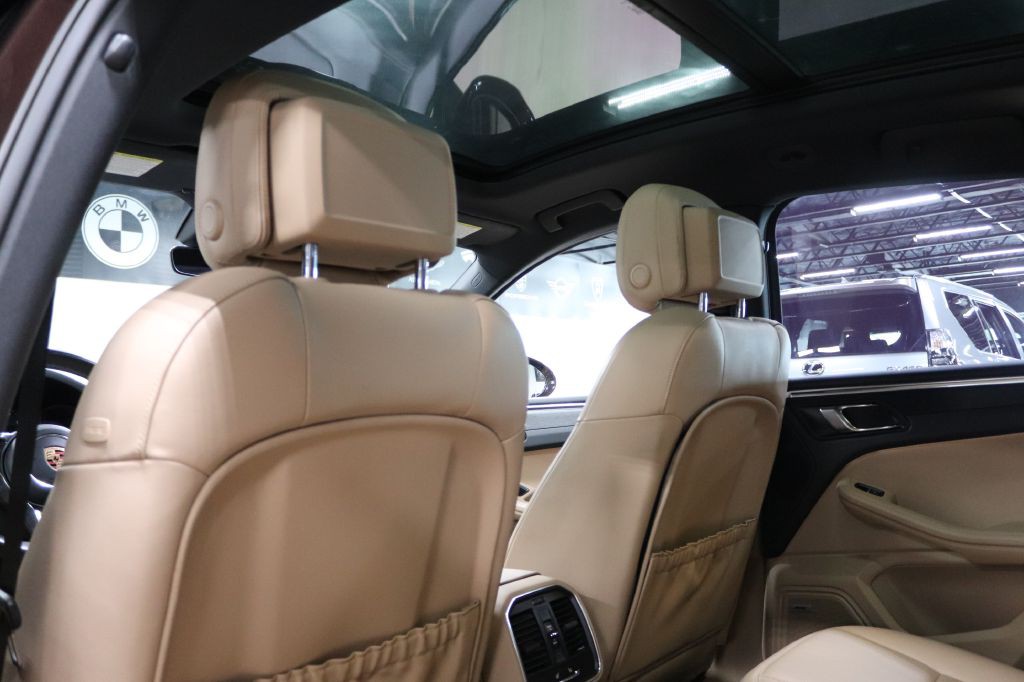 2021 Porsche Macan Image 15