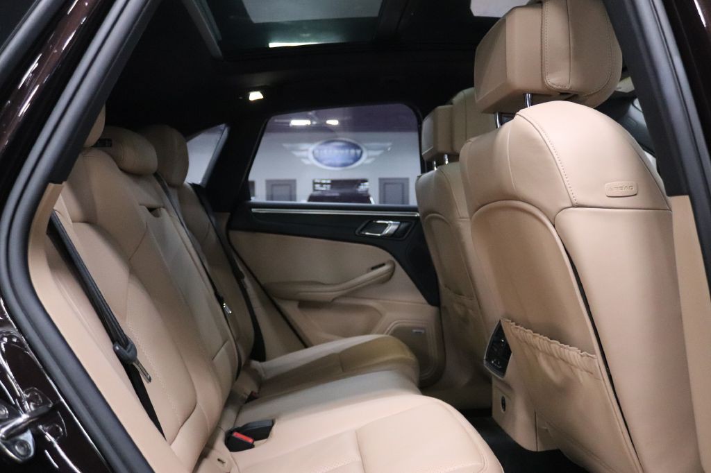 2021 Porsche Macan Image 18