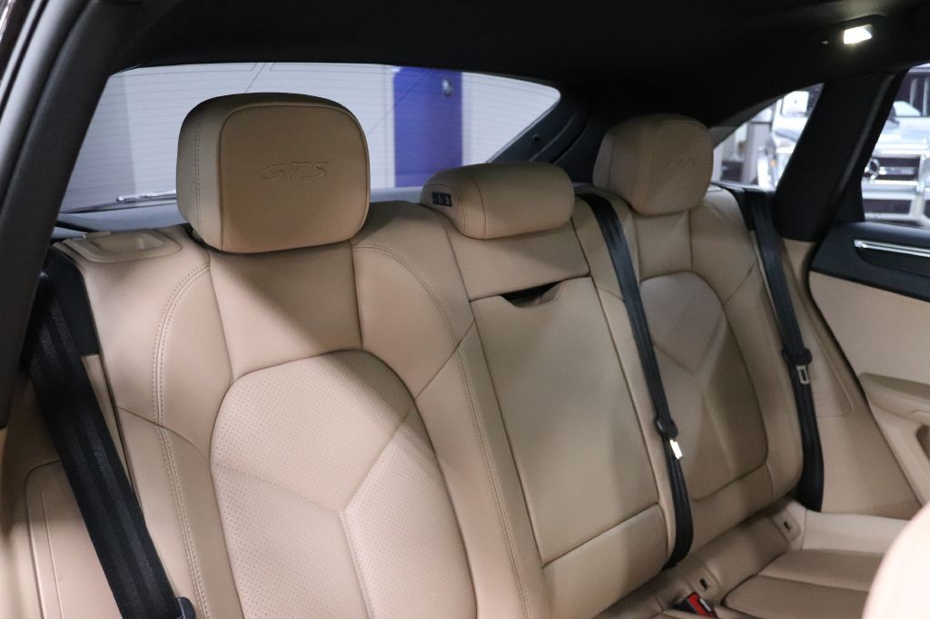 2021 Porsche Macan Image 19