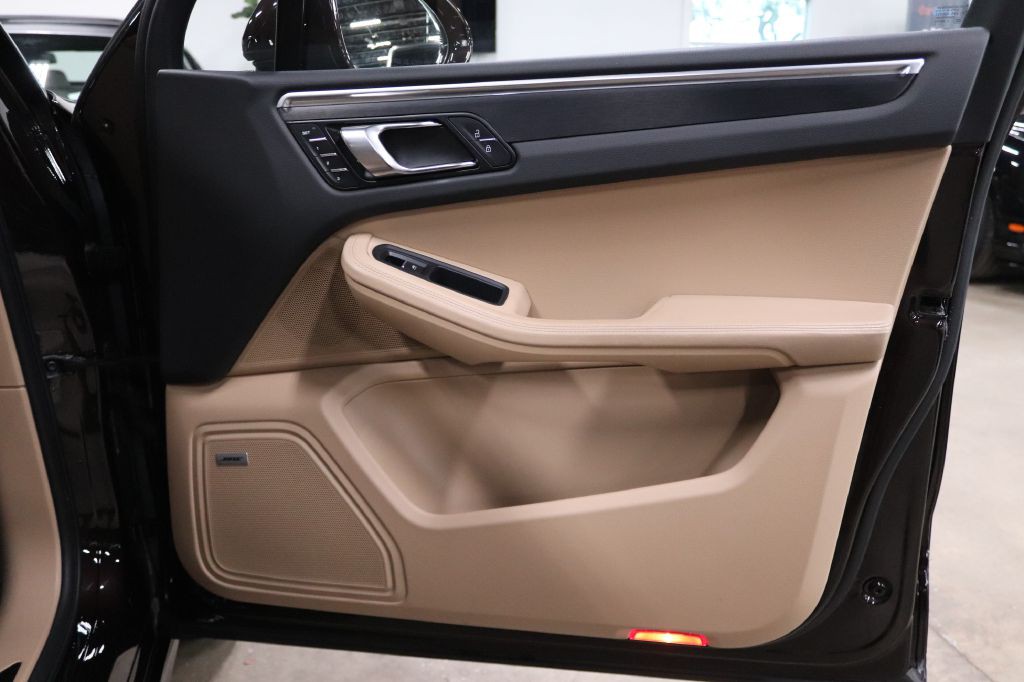 2021 Porsche Macan Image 21