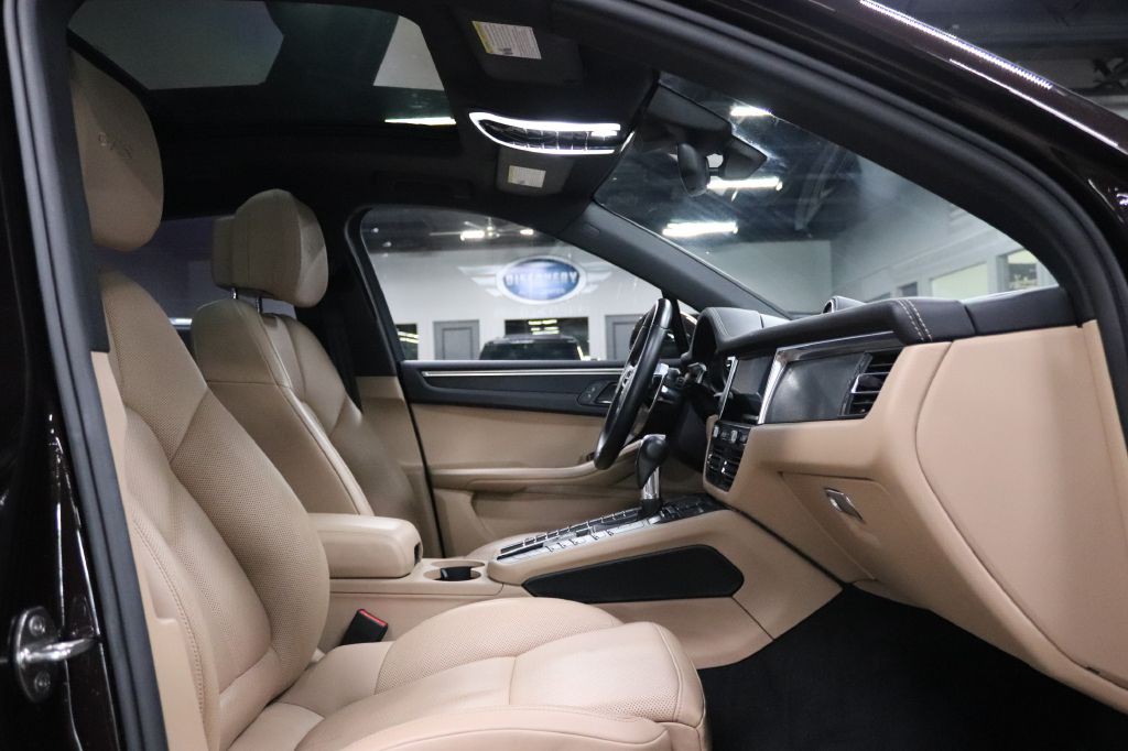 2021 Porsche Macan Image 22