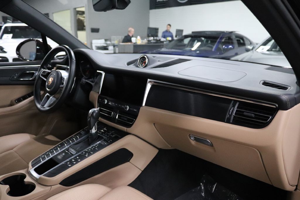 2021 Porsche Macan Image 24