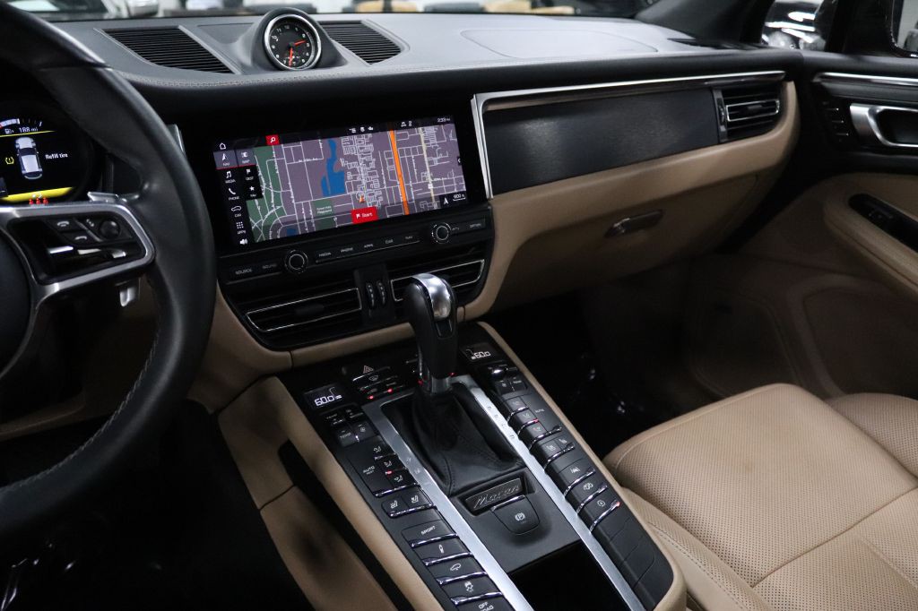 2021 Porsche Macan Image 26