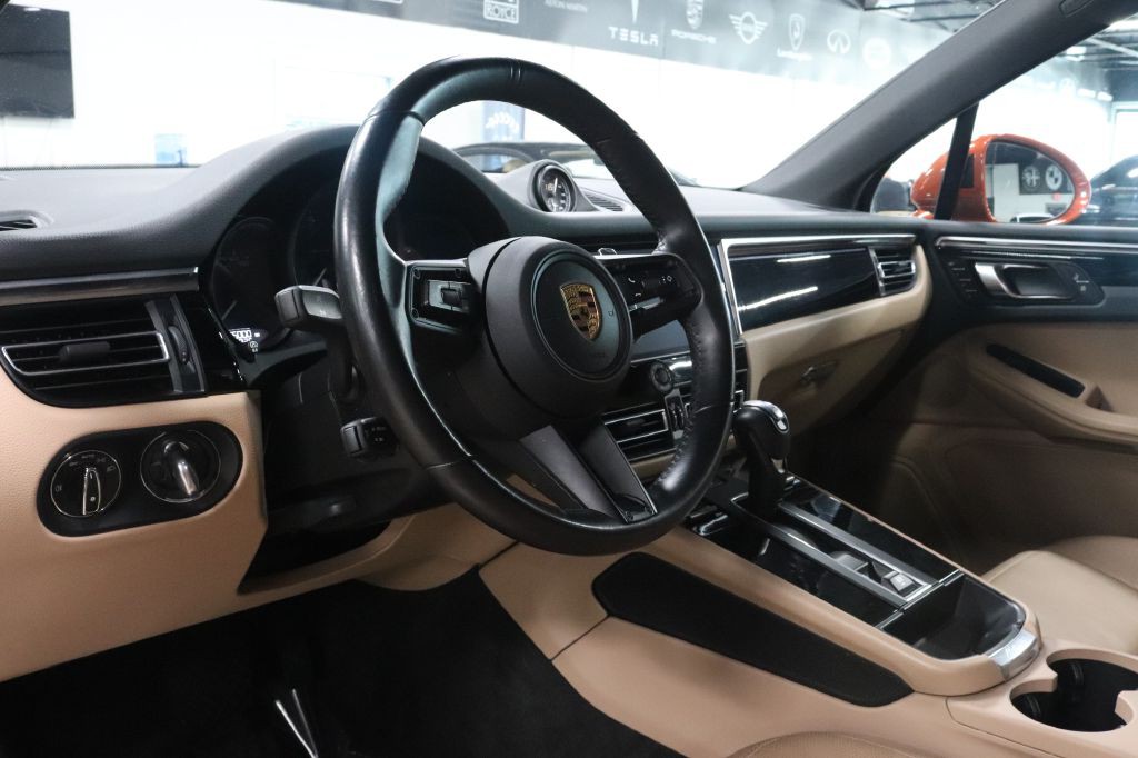 2022 Porsche Macan Image 10