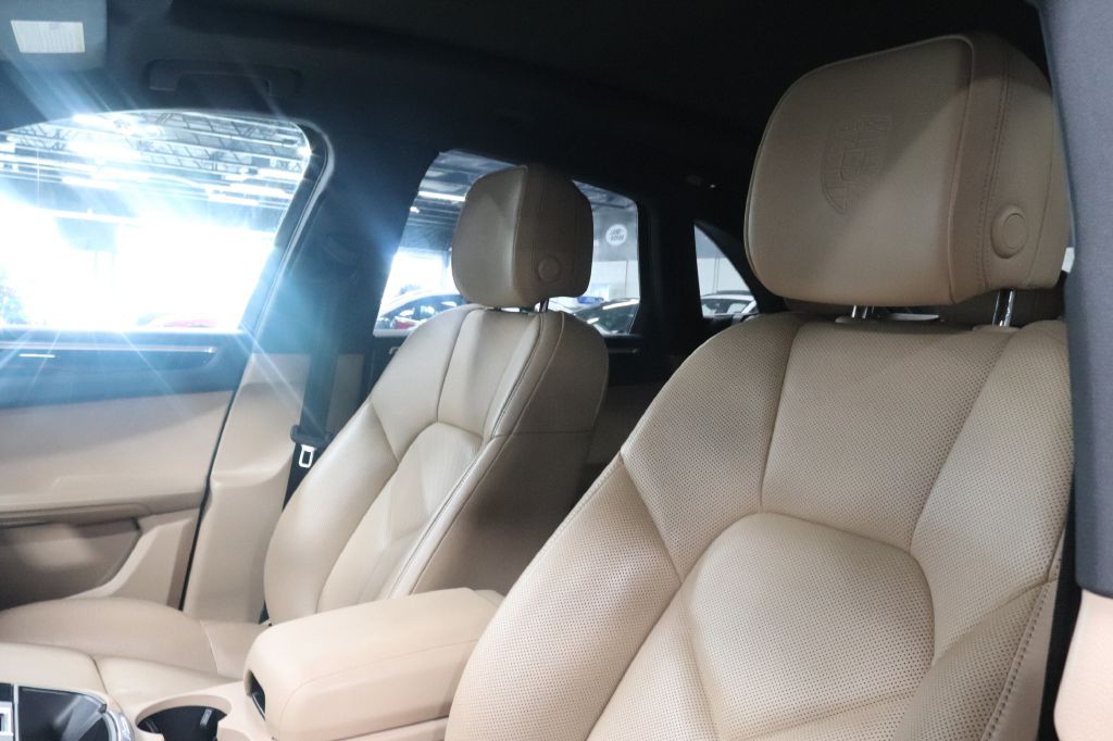 2022 Porsche Macan Image 11