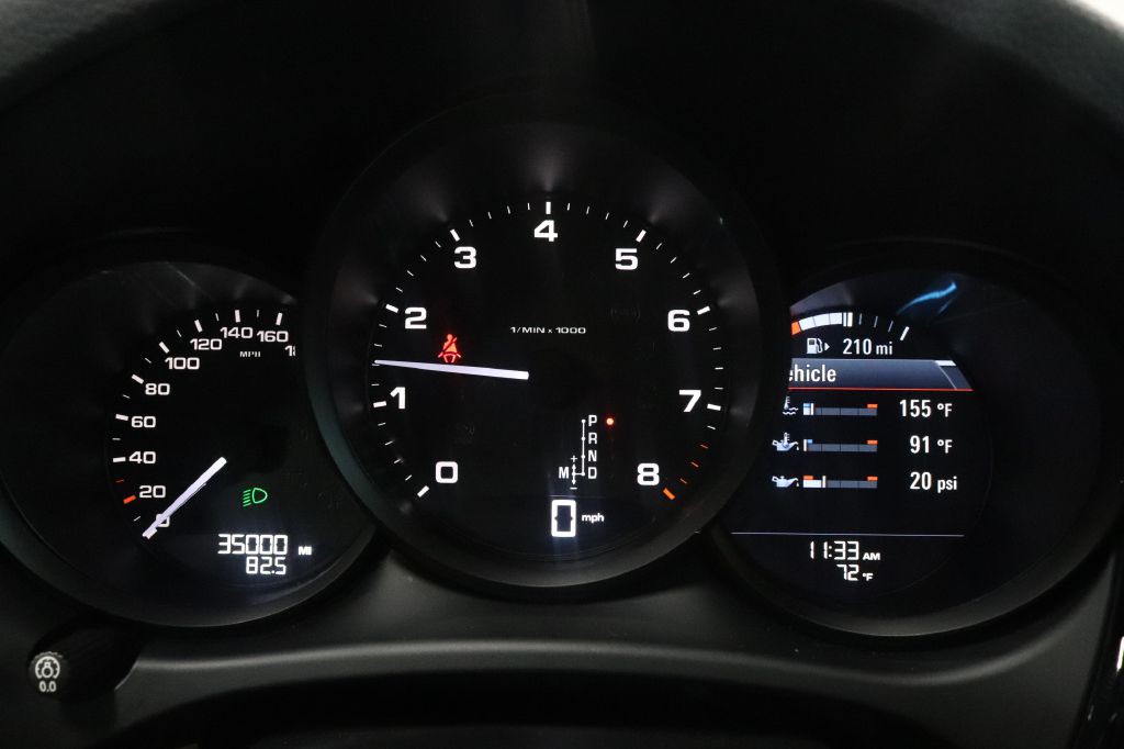 2022 Porsche Macan Image 19