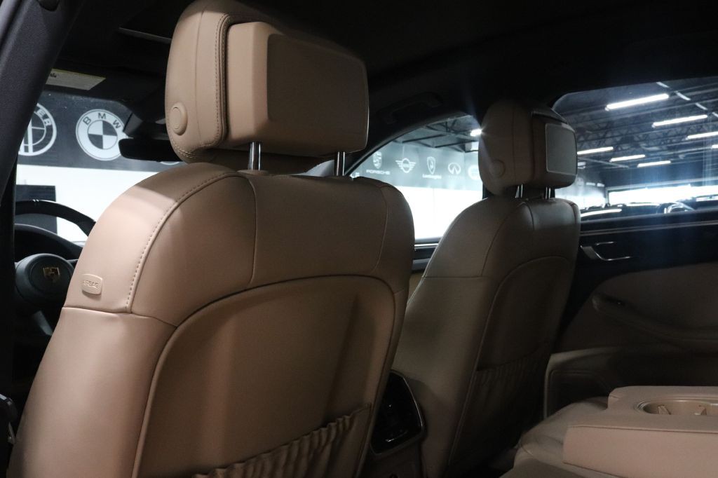 2022 Porsche Macan Image 22