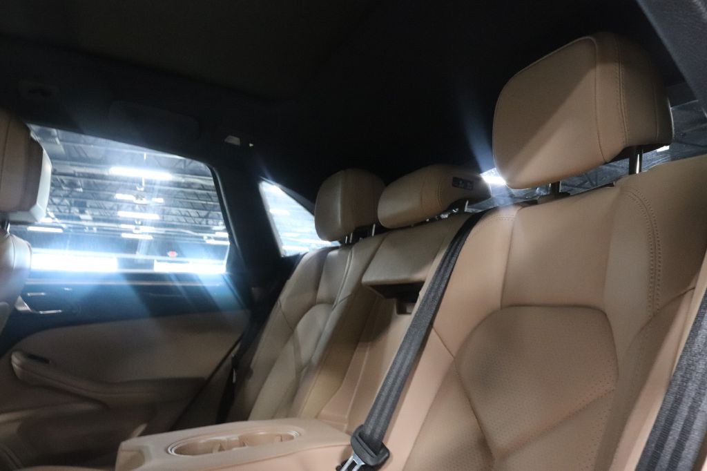 2022 Porsche Macan Image 23