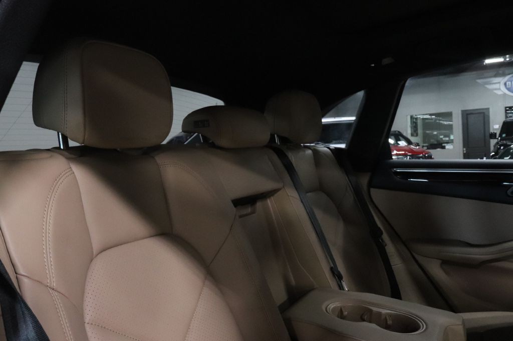 2022 Porsche Macan Image 28