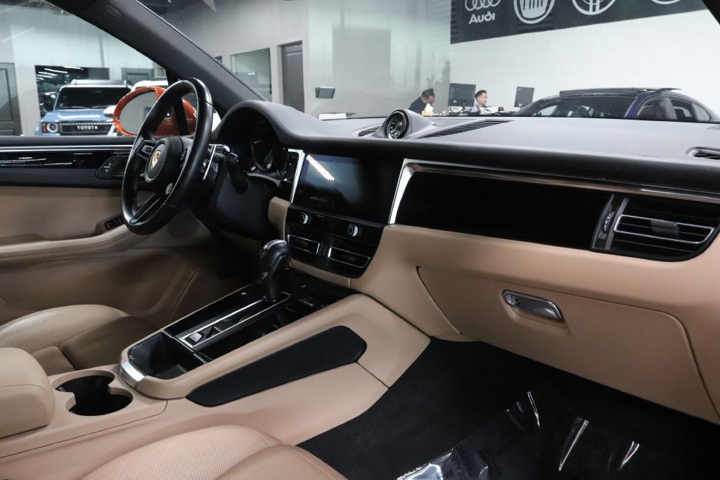 2022 Porsche Macan Image 30