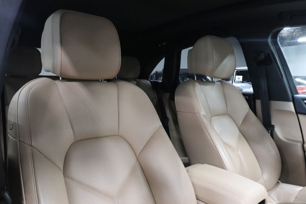 2022 Porsche Macan Image 31