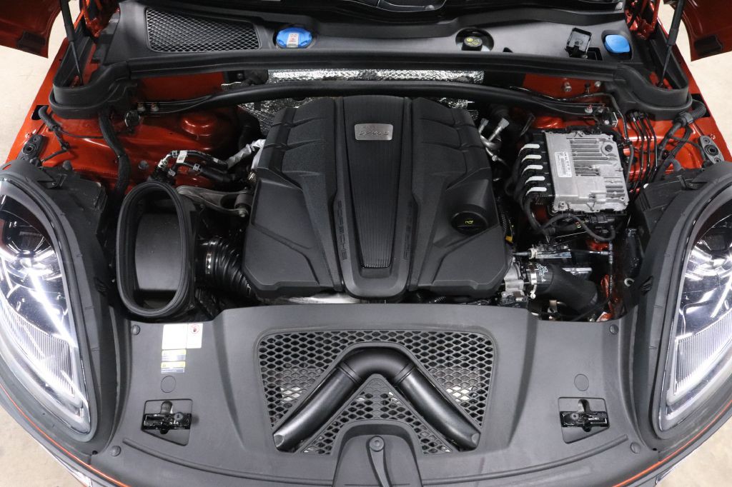 2022 Porsche Macan Image 32
