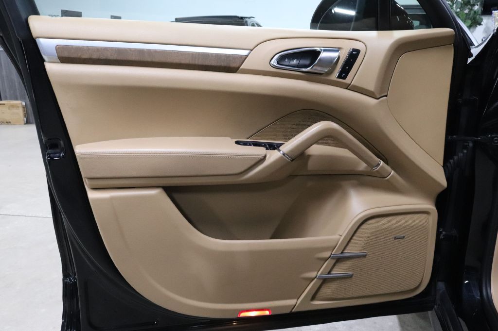 2013 Porsche Cayenne Image 9