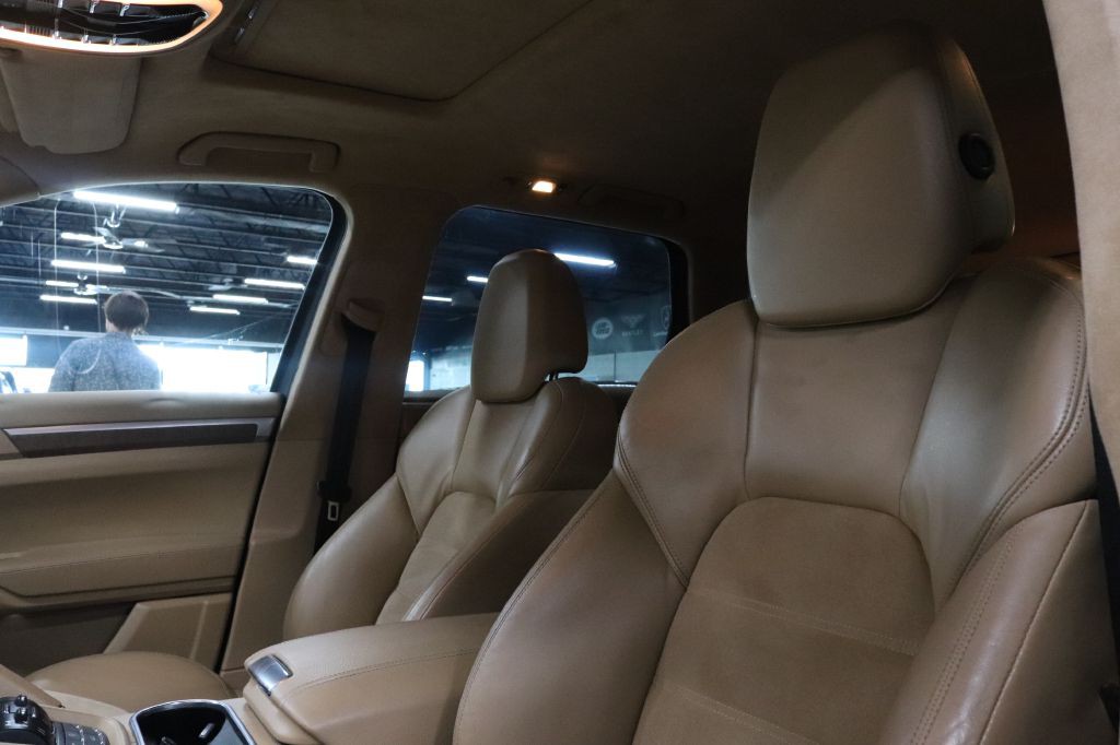 2013 Porsche Cayenne Image 11