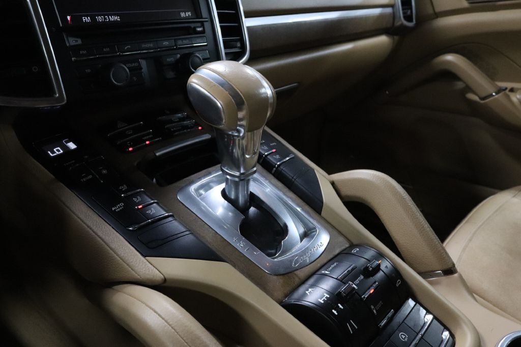 2013 Porsche Cayenne Image 16