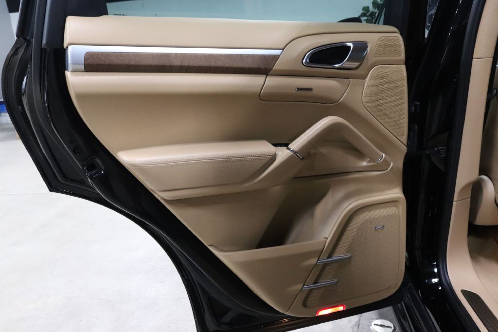 2013 Porsche Cayenne Image 17