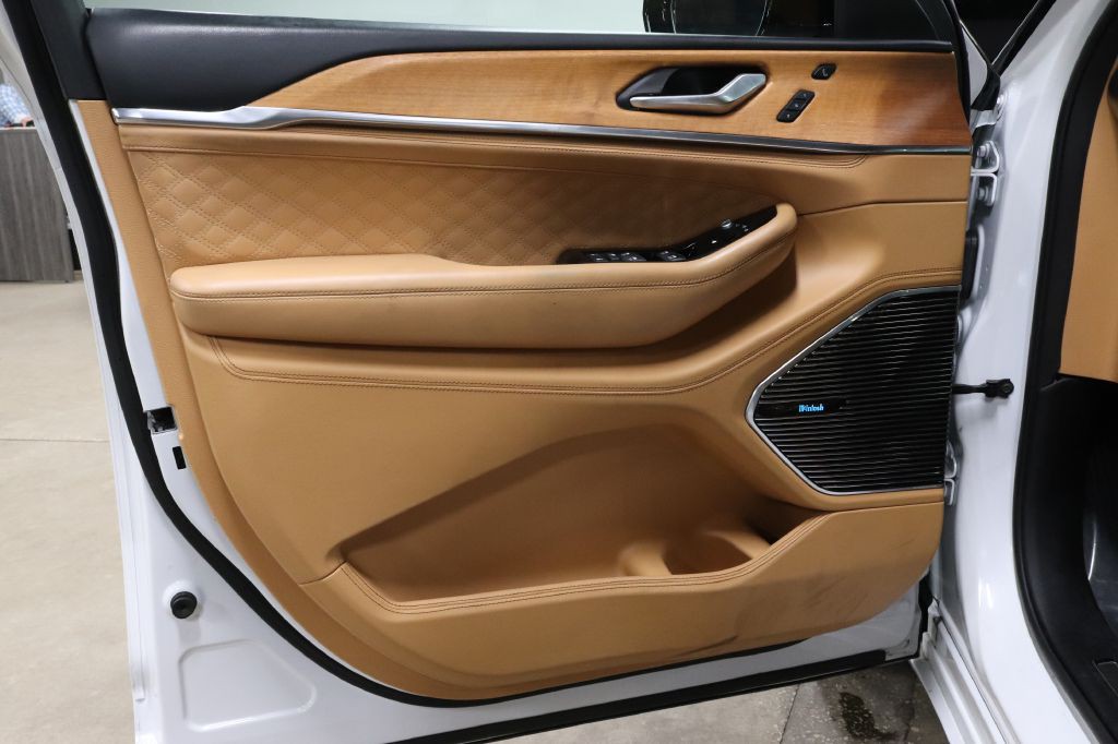2022 Jeep Grand Cherokee Image 9