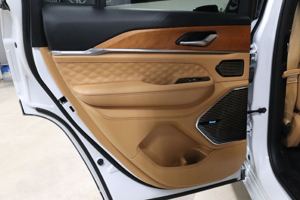 2022 Jeep Grand Cherokee Image 21
