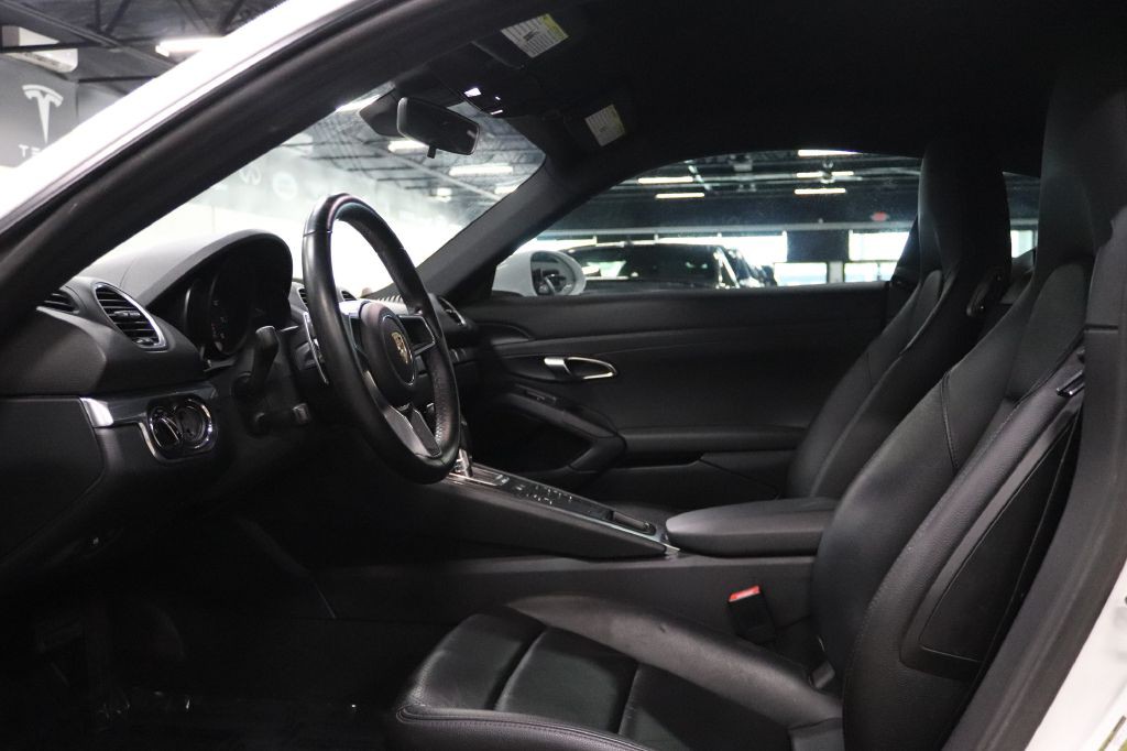 2019 Porsche Cayman Image 10