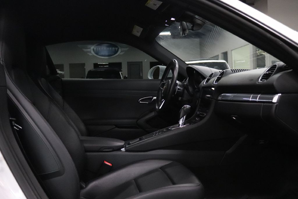 2019 Porsche Cayman Image 15