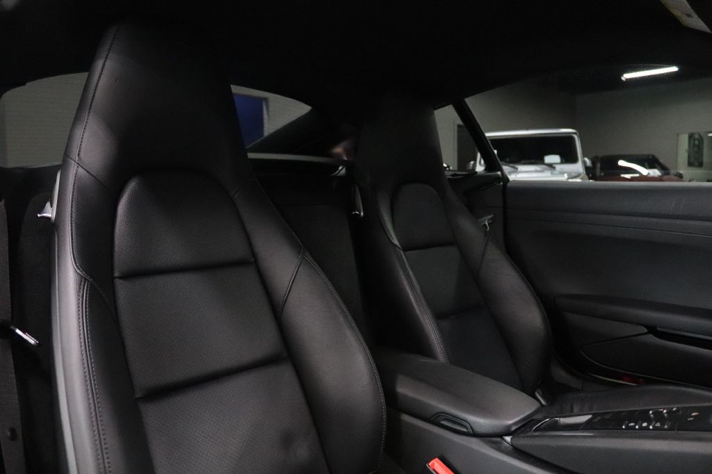 2019 Porsche Cayman Image 16
