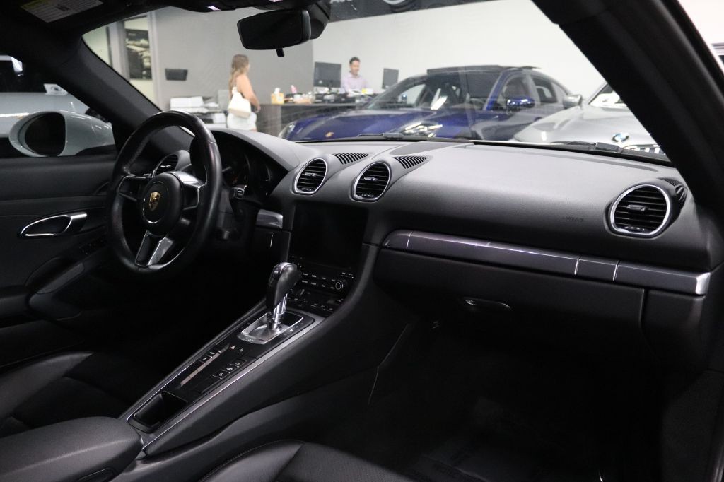 2019 Porsche Cayman Image 17