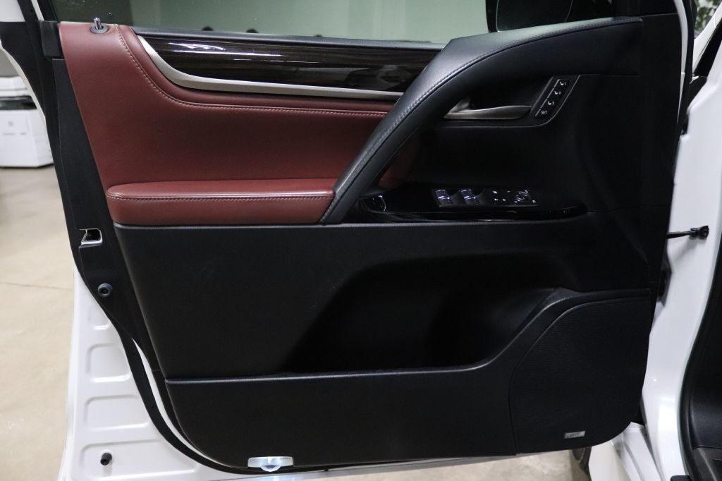 2019 Lexus LX Image 8