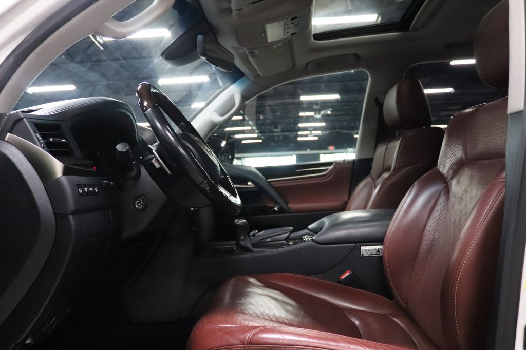 2019 Lexus LX Image 9