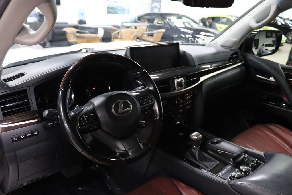 2019 Lexus LX Image 11