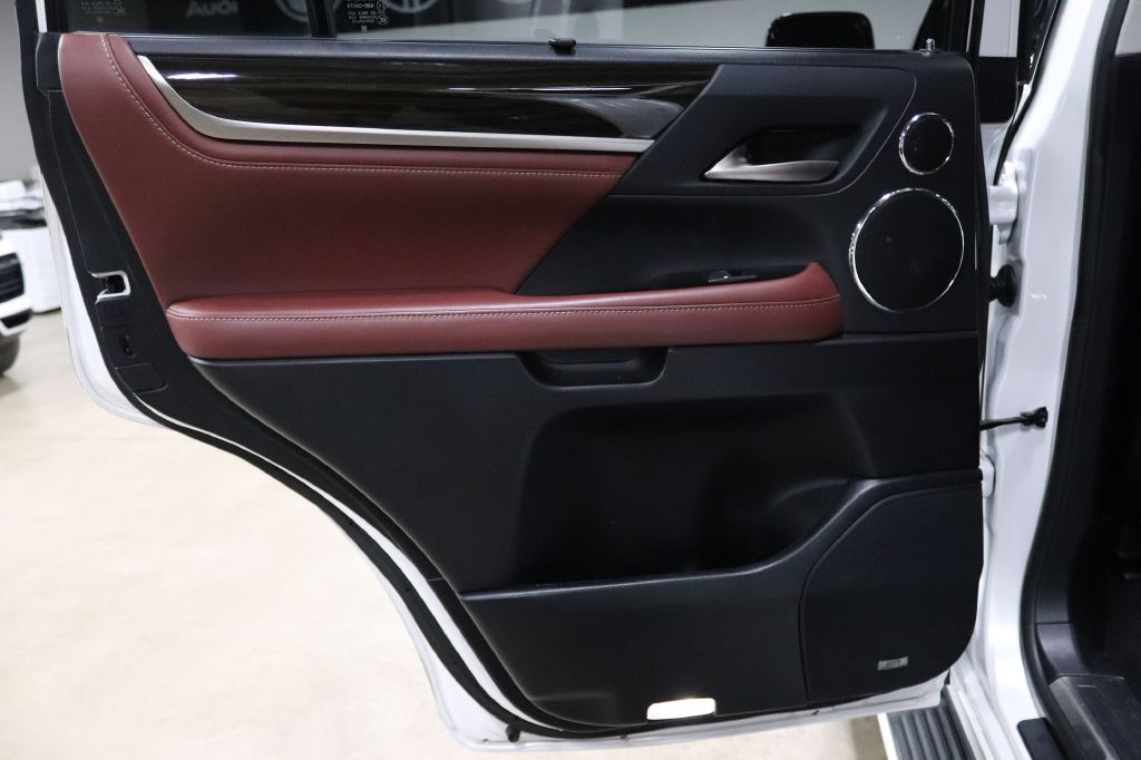 2019 Lexus LX Image 12