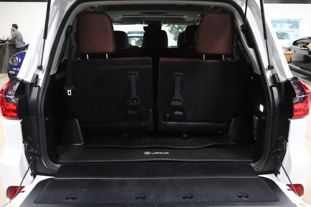 2019 Lexus LX Image 16