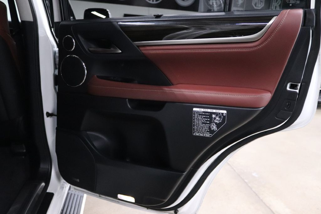 2019 Lexus LX Image 17