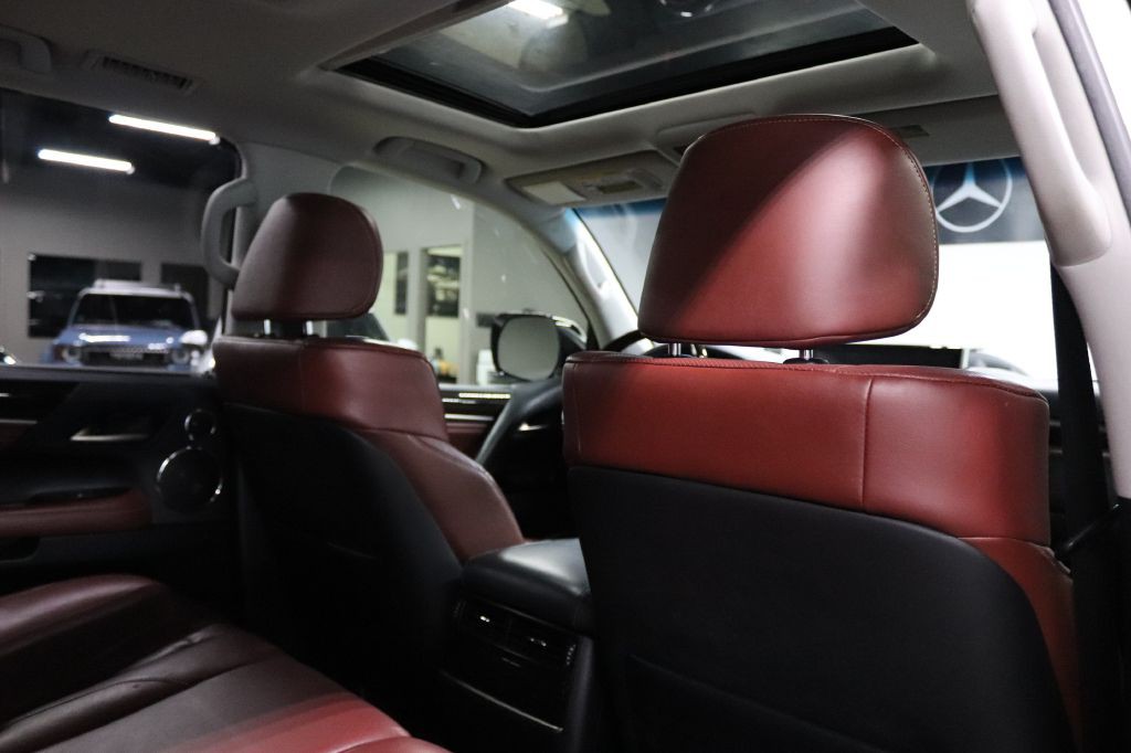 2019 Lexus LX Image 19