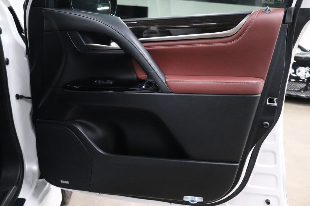 2019 Lexus LX Image 20