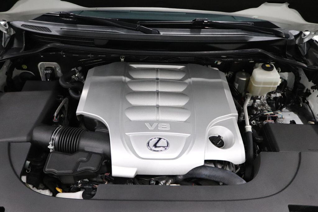 2019 Lexus LX Image 24