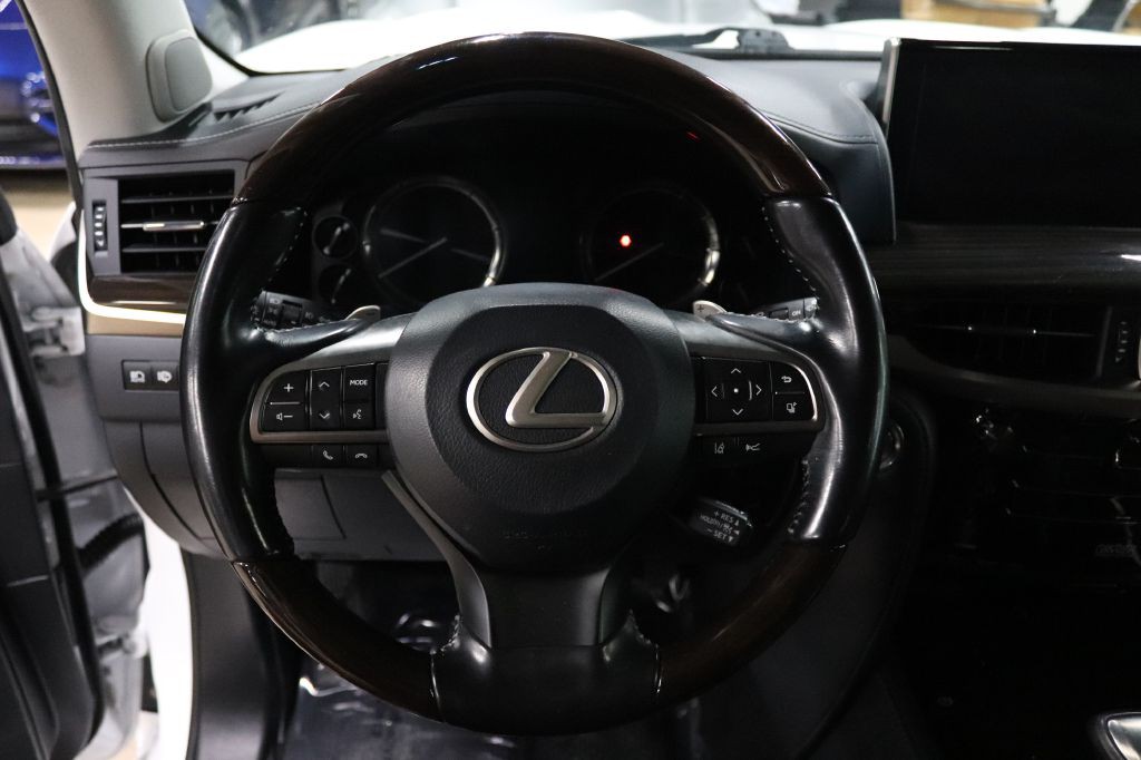 2019 Lexus LX Image 25