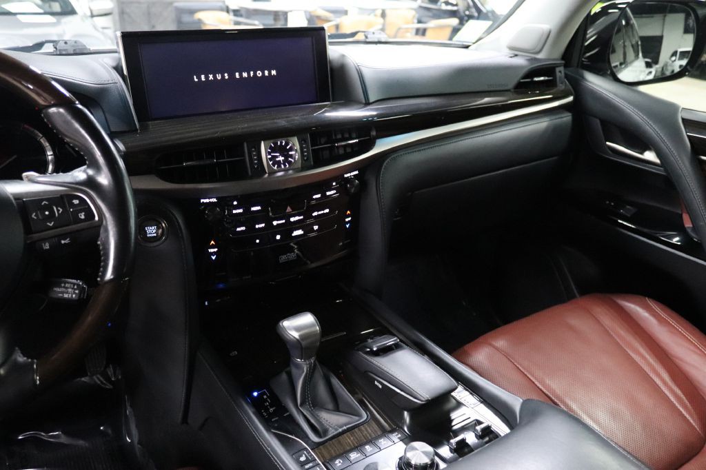 2019 Lexus LX Image 28