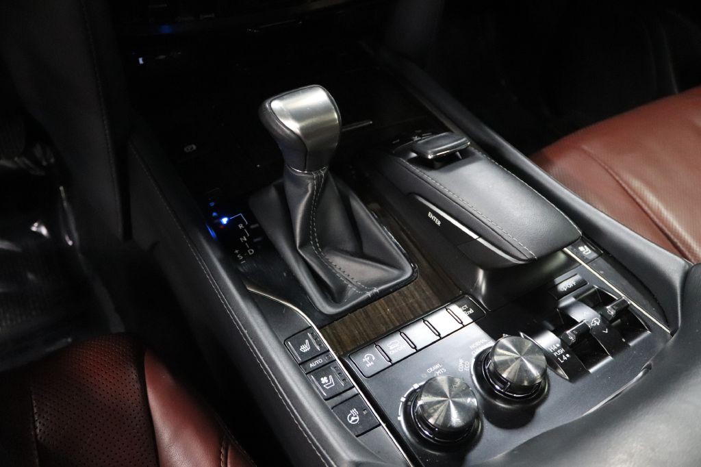 2019 Lexus LX Image 29