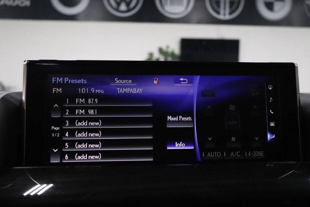 2019 Lexus LX Image 32