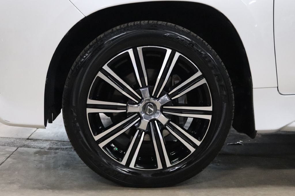 2019 Lexus LX Image 36
