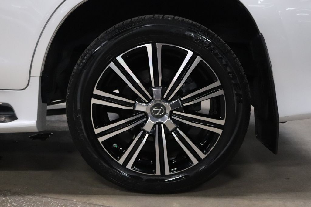 2019 Lexus LX Image 37