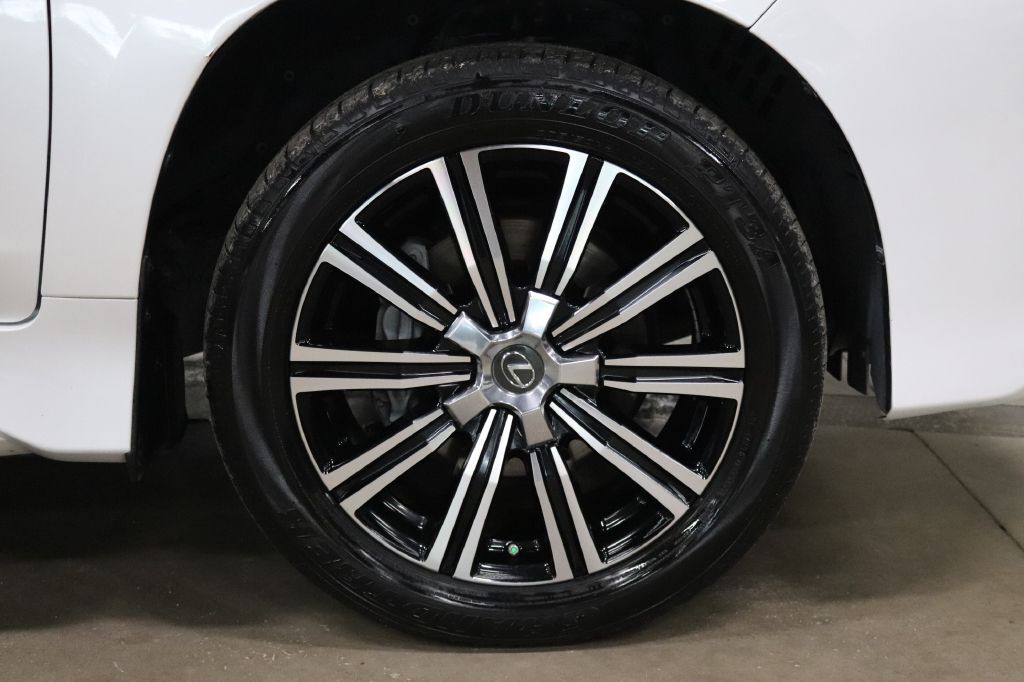2019 Lexus LX Image 39