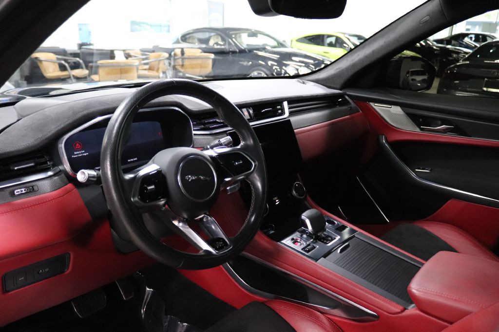 2021 Jaguar F-PACE Image 11