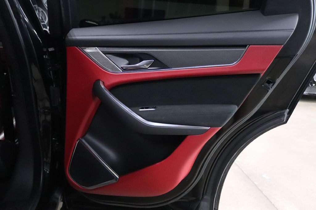 2021 Jaguar F-PACE Image 17